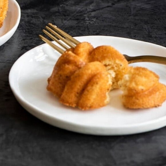 Nordic Ware Mini Braided Bundt Cakelet Pan - Picture 3 of 13